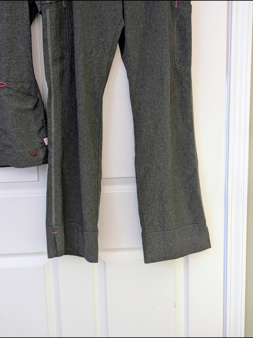 Smitten Heathered Charcoal Gray Scrub Set with Pink Accents - Size Small - Picture 10 of 16